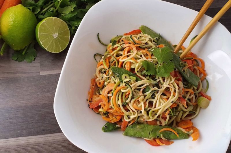 ZUCCHINI NUDELN NACH ASIATISCHER ART