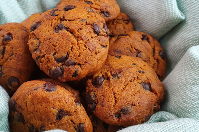 Vegan pumpkin and chocolate chip cookies gluten-free